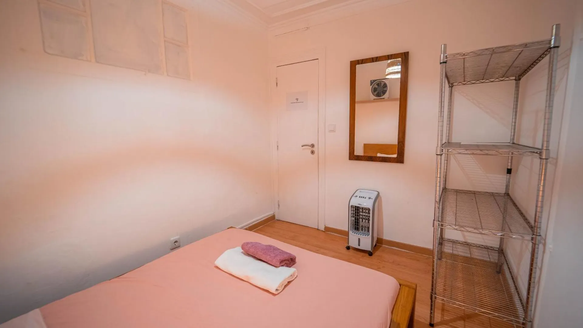 Homestay Bedrooms In Bairro Alto Lisbon