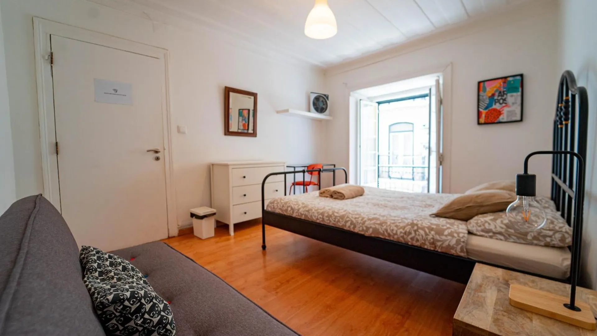 Homestay Bedrooms In Bairro Alto Lisbon